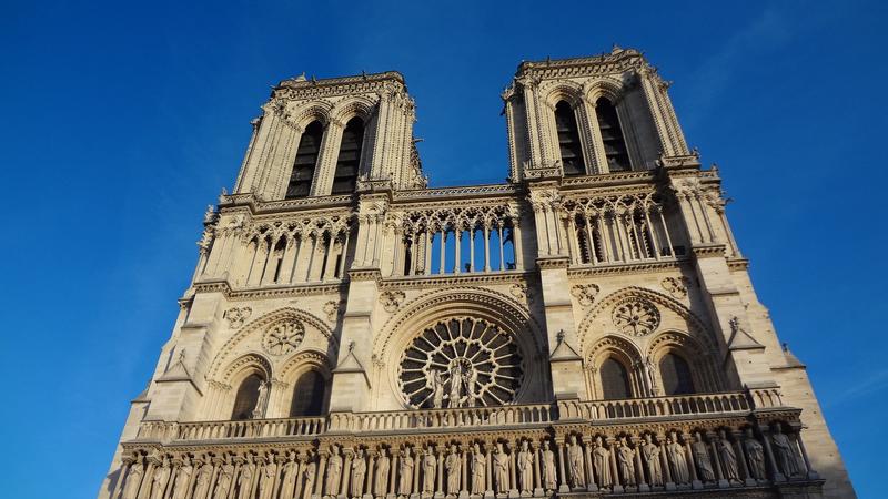 NOTRE-DAME DE PARIS